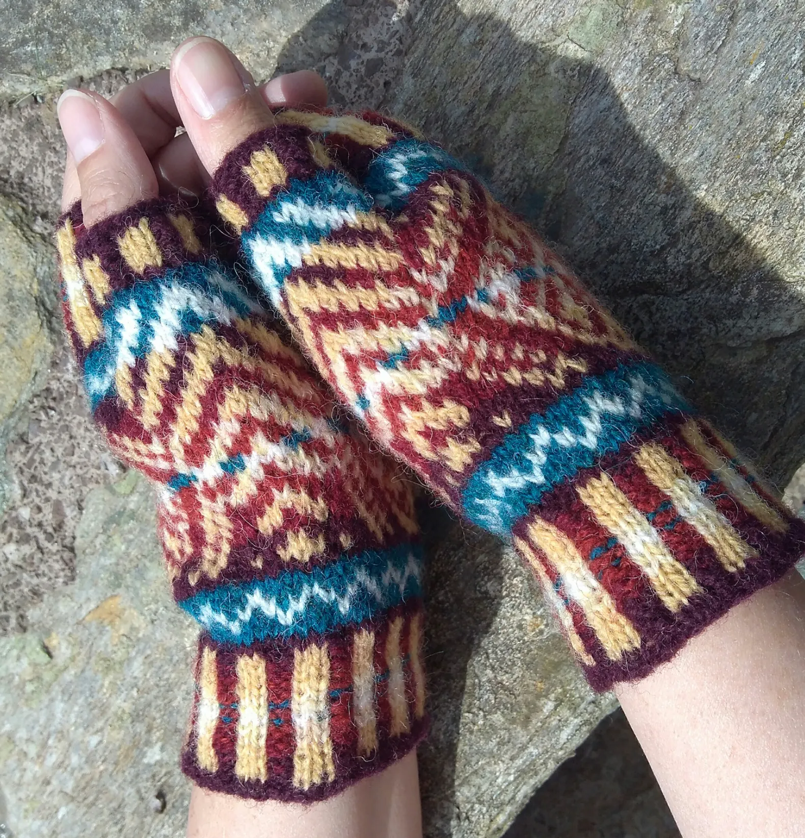 Jamieson & Smith Knitting Pattern Skaw Mitts