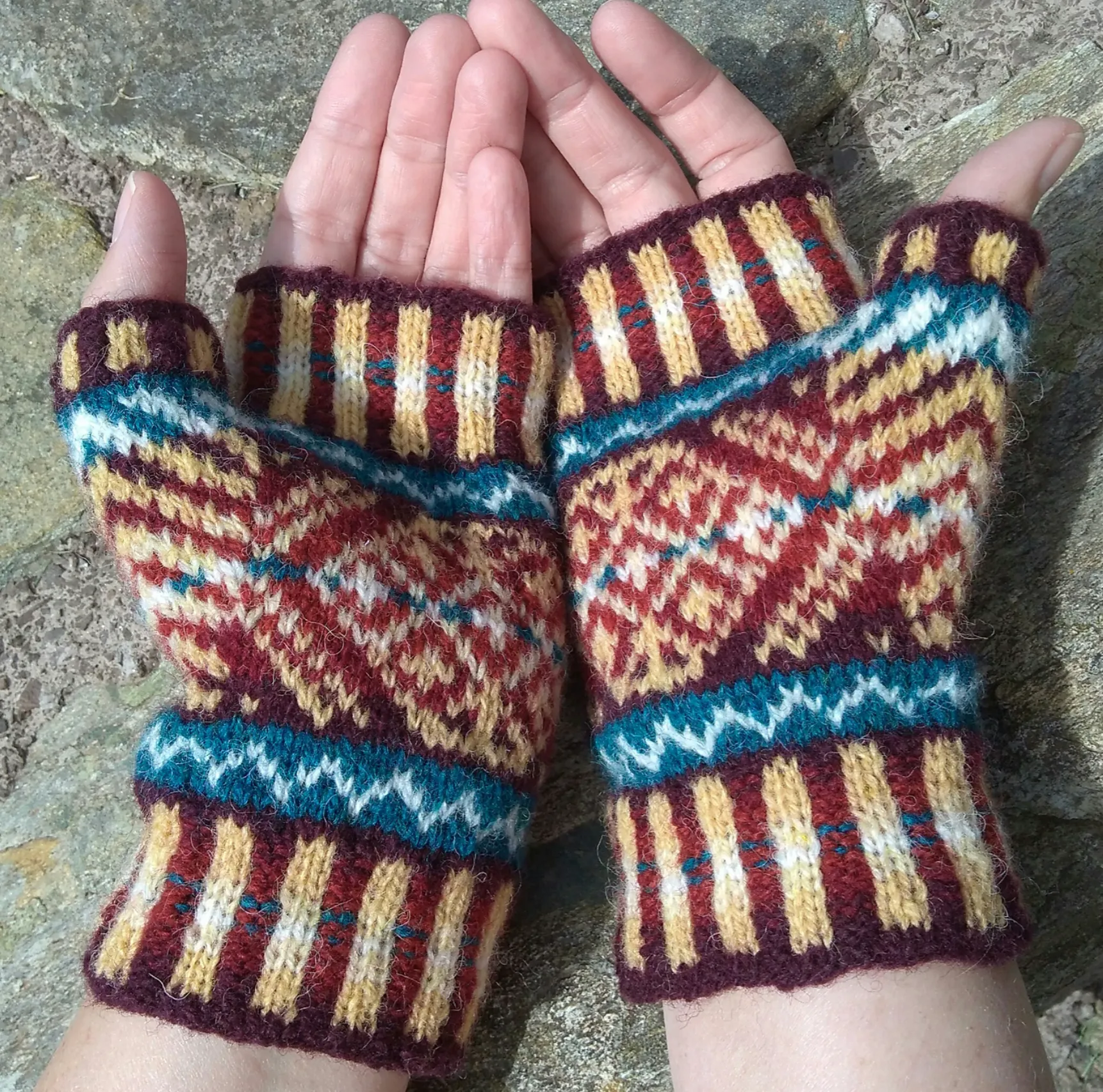 Jamieson & Smith Knitting Pattern Skaw Mitts