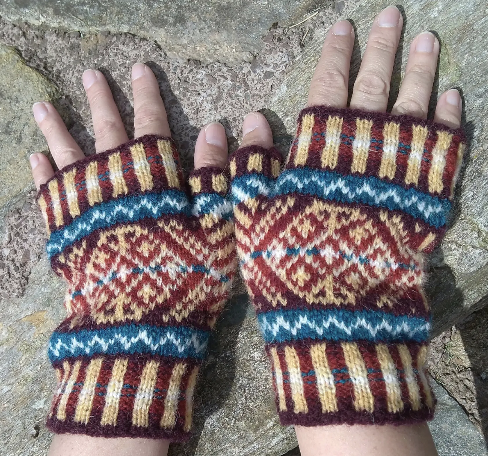 Jamieson & Smith Knitting Pattern Skaw Mitts