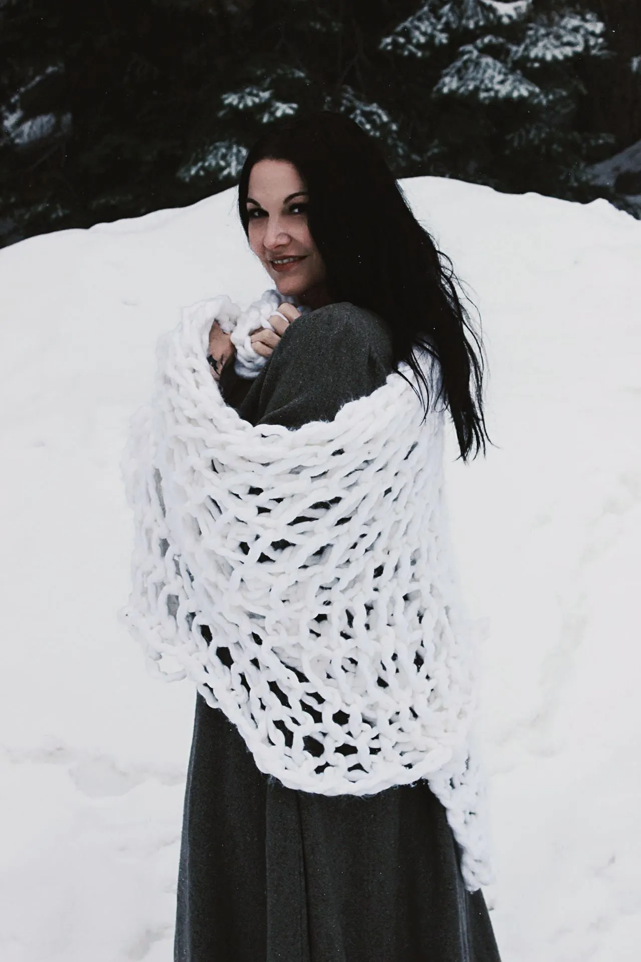 The Snow Ball Arm Knit Chunky Blanket in White