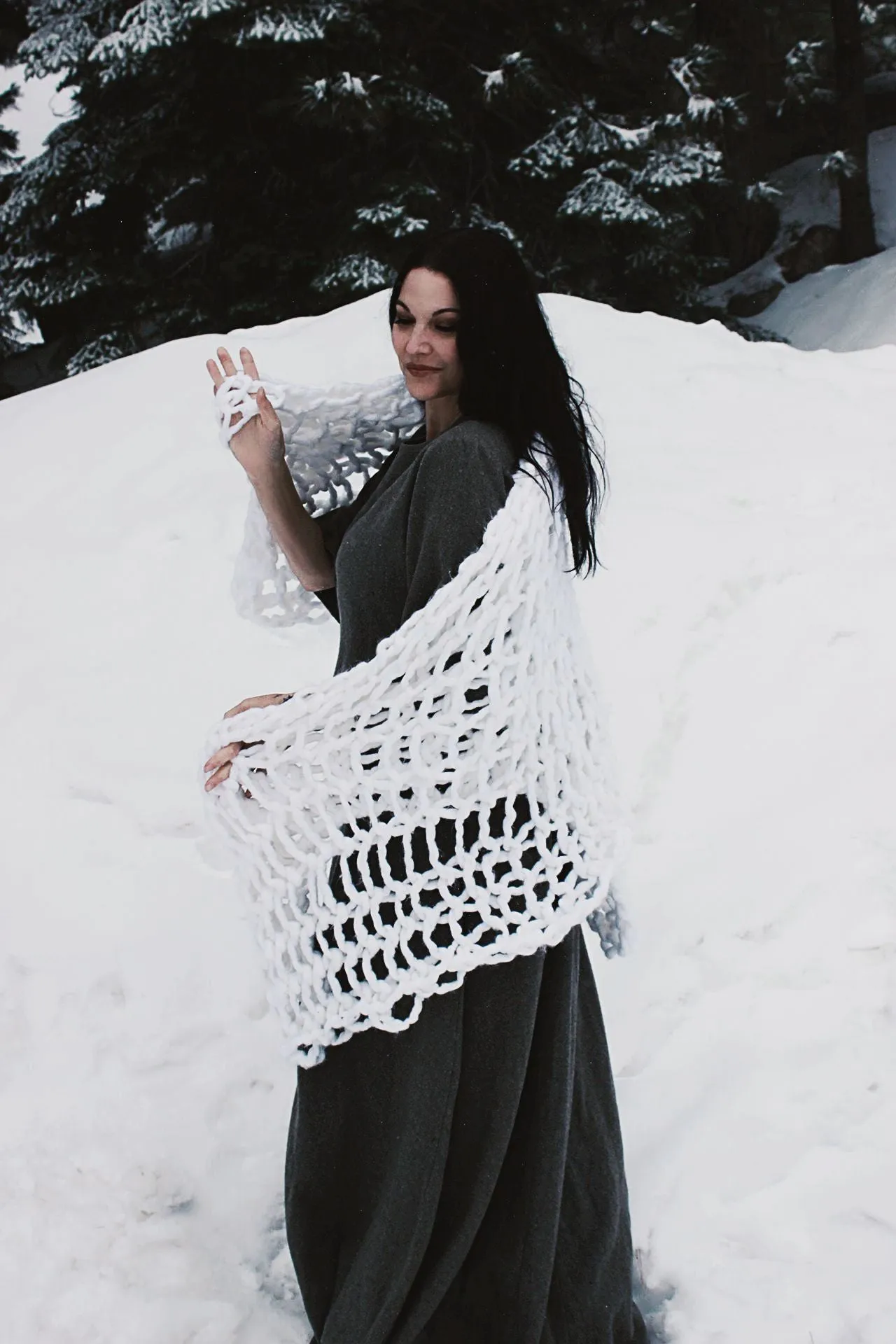 The Snow Ball Arm Knit Chunky Blanket in White