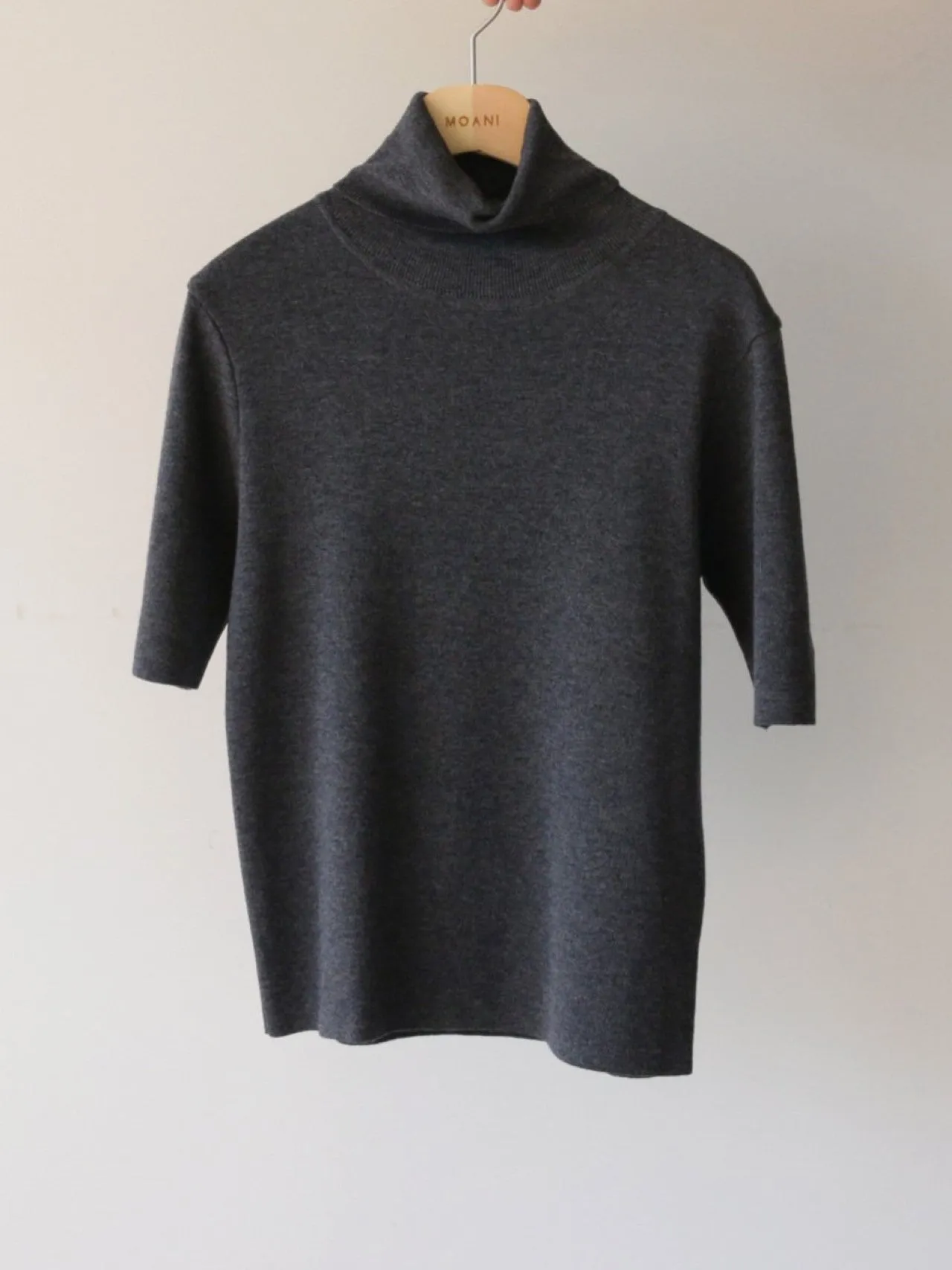 TURTLENECK HALF SLEEVE KNIT