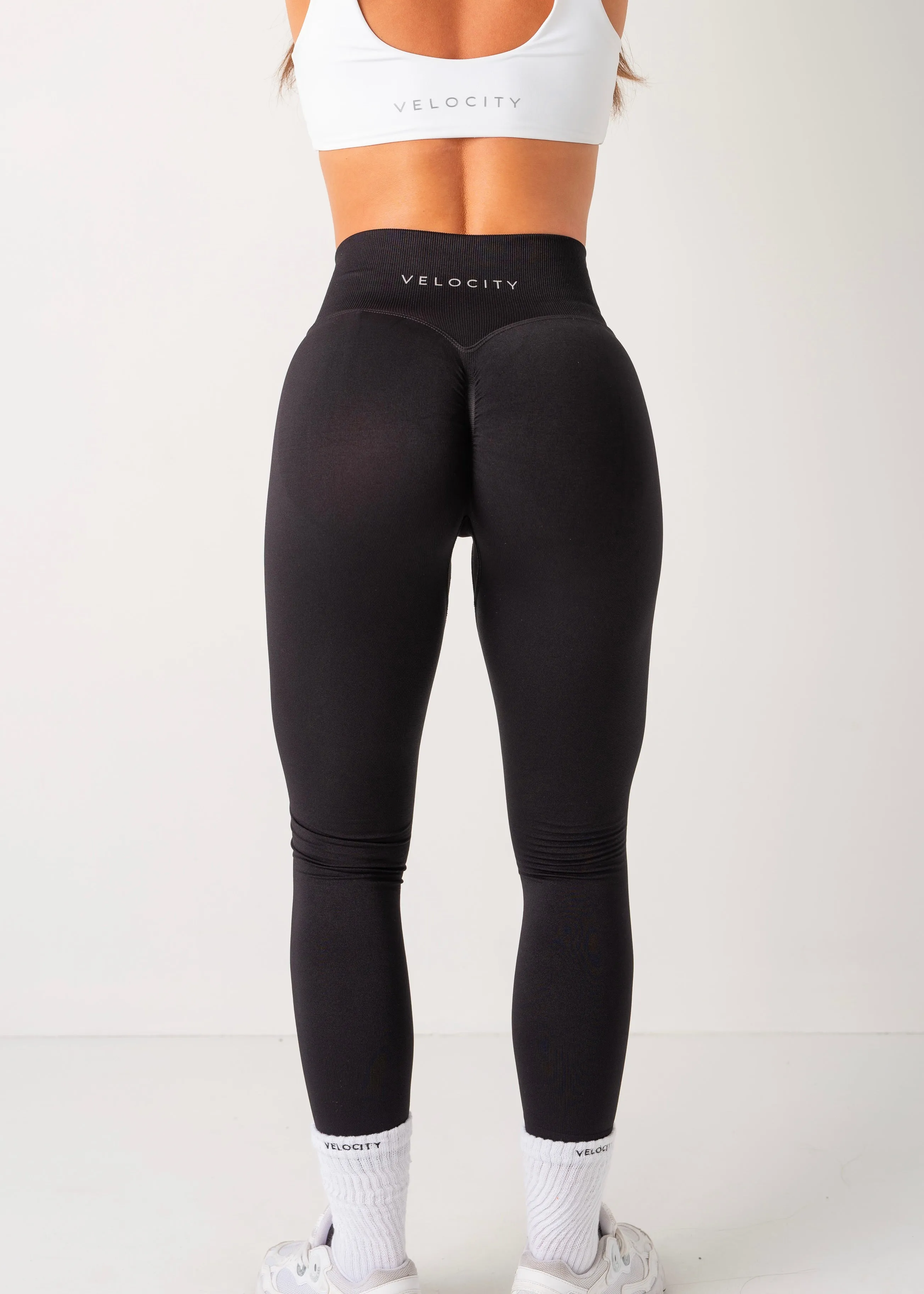 ULTIMATE SEAMLESS SCRUNCH LEGGINGS - BLACK